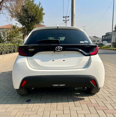 toyota-yaris-hatchback-big-5