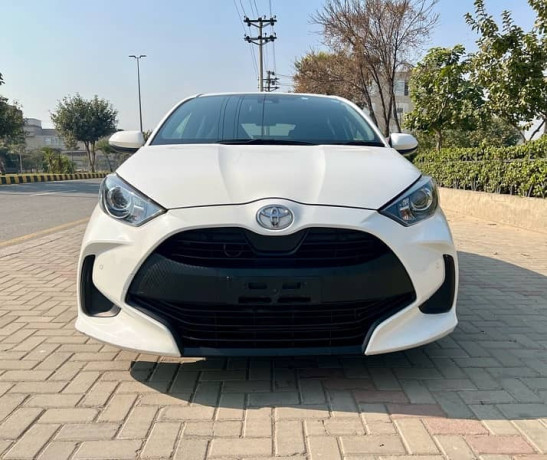 toyota-yaris-hatchback-big-1