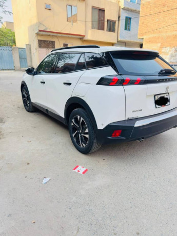 peugeot-2008-allure-2022-big-6