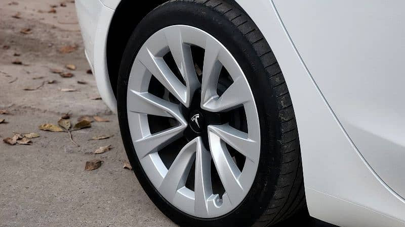 tesla-model-3-dual-motor-long-range-much-better-than-sonata-crown-big-5