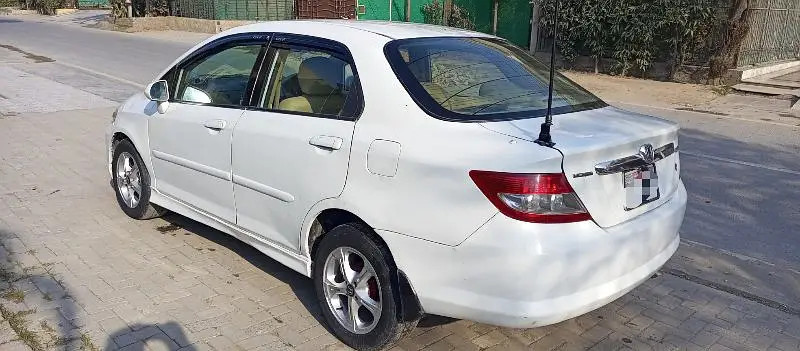 honda-city-idsi-2004-automatic-1718-average-in-city-long-2021-big-3