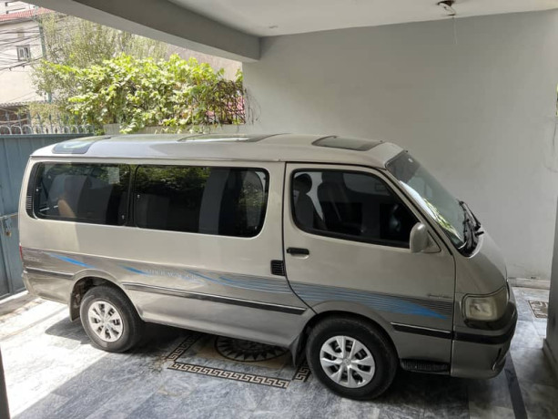 toyota-hiace-super-custom-in-excellent-condition-big-0
