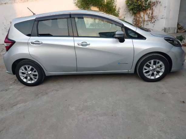 nissan-note-e-power-2019-big-1