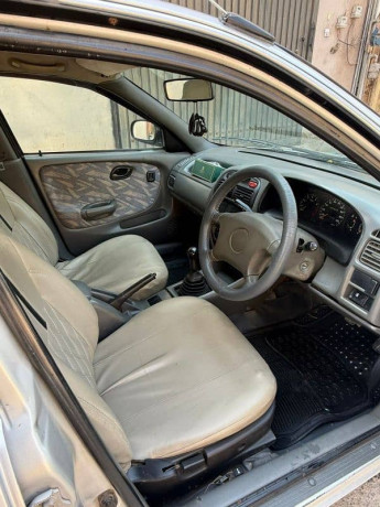suzuki-baleno-2004-big-4
