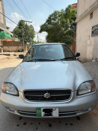 suzuki-baleno-2004-big-0