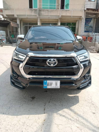 toyota-hilux-revo-v-automatic-28-2021-big-4