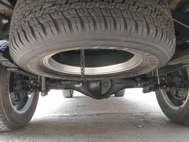 toyota-hilux-revo-v-automatic-28-2021-big-16