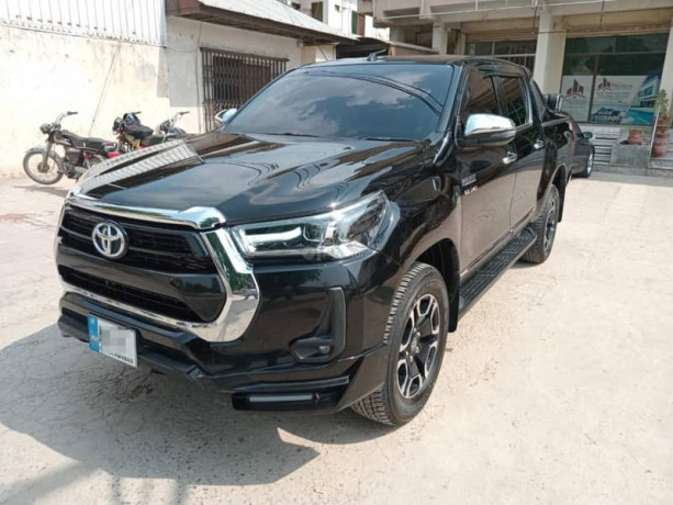 toyota-hilux-revo-v-automatic-28-2021-big-2