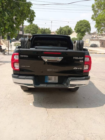 toyota-hilux-revo-v-automatic-28-2021-big-1