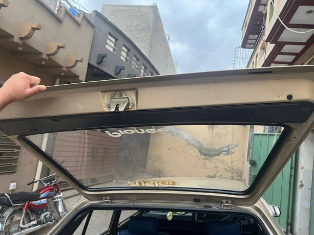 daihatsu-charade-1982-big-16