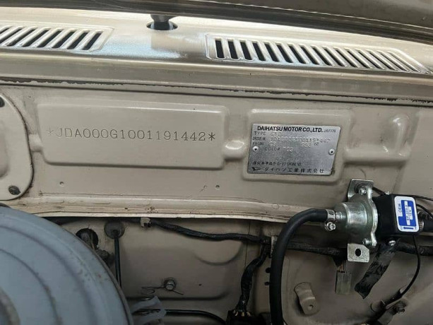 daihatsu-charade-1982-big-4