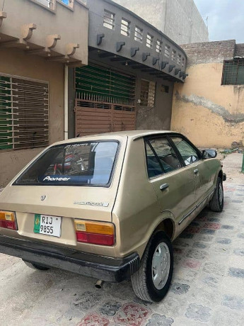 daihatsu-charade-1982-big-19