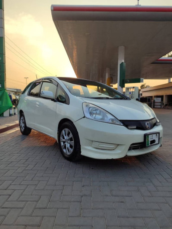 honda-fit-shuttle-2011-2015-big-2