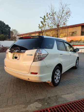 honda-fit-shuttle-2011-2015-big-4