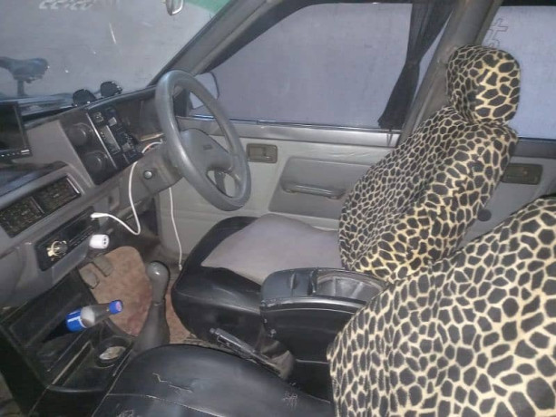 suzuki-mehran-vxr-2012-big-13