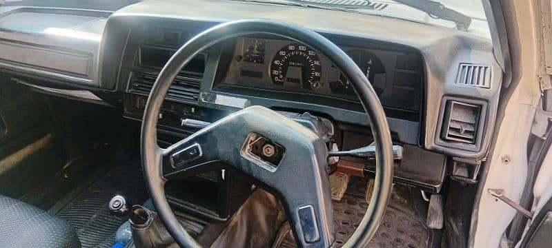 toyota-corolla-1982-big-5