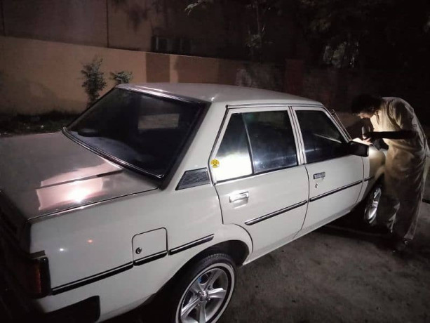 toyota-corolla-1982-big-1