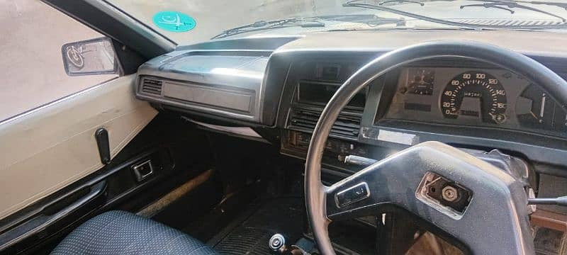 toyota-corolla-1982-big-4