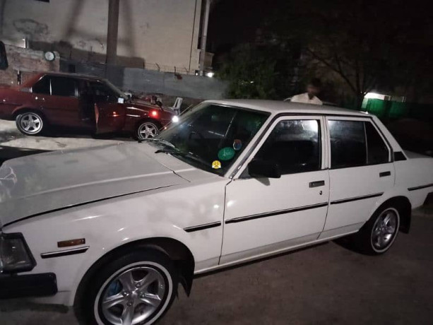 toyota-corolla-1982-big-2