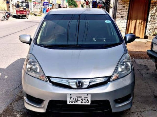 honda-fit-shuttle-hybrid-2012-excellent-condition