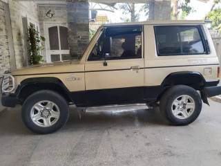 mitsubishi-pajero-1990