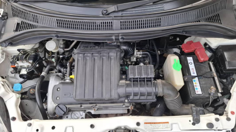suzuki-swift-dlx-13-big-11