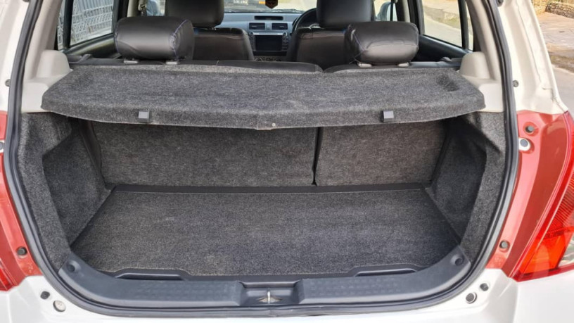 suzuki-swift-dlx-13-big-15