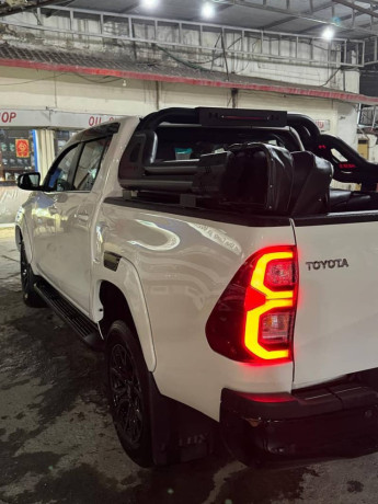 toyota-hilux-revo-v-automatic-28-2022-big-1