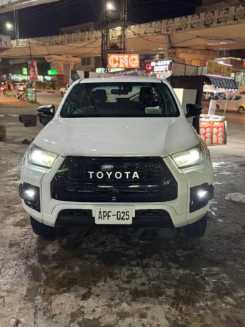 toyota-hilux-revo-v-automatic-28-2022-big-0