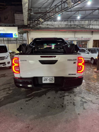 toyota-hilux-revo-v-automatic-28-2022-big-3