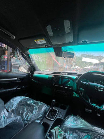 toyota-hilux-revo-v-automatic-28-2022-big-8