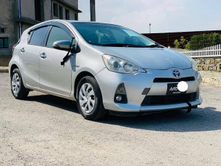 toyota-aqua-2014