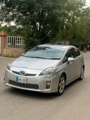 toyota-prius-2011-big-4