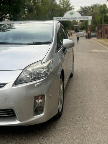 toyota-prius-2011-big-2