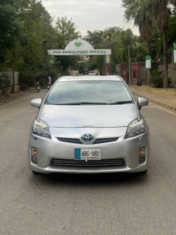 toyota-prius-2011-big-8