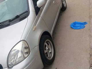 toyota-vitz-2000