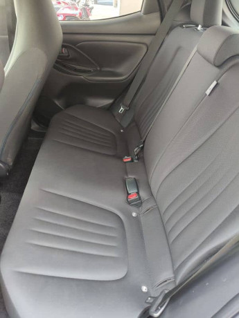 toyota-yaris-202125-hatchback-big-5