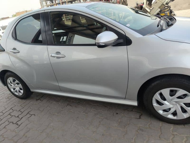 toyota-yaris-202125-hatchback-big-3