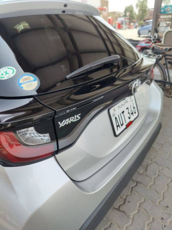toyota-yaris-202125-hatchback-big-7