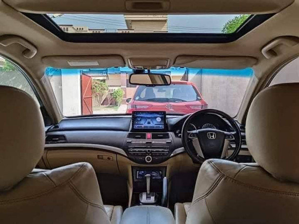 honda-accord-2010-big-9