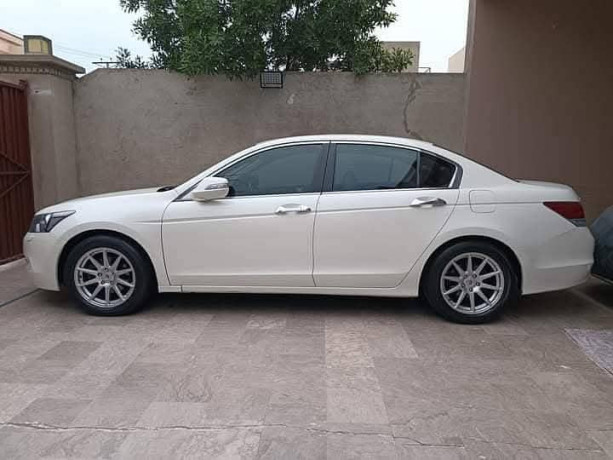 honda-accord-2010-big-2