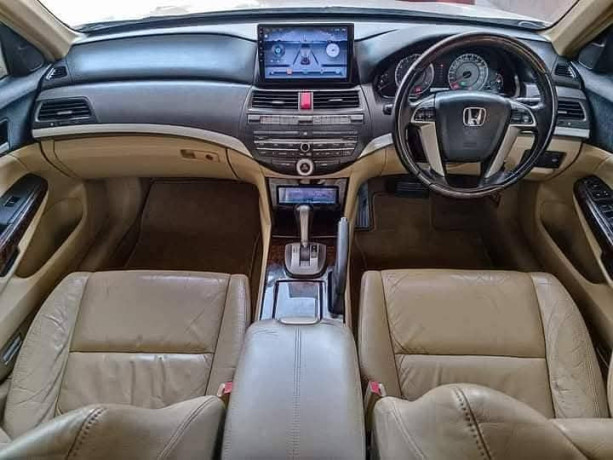 honda-accord-2010-big-6