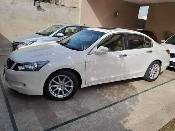 honda-accord-2010-big-16