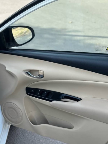 toyota-yaris-cvt-15-full-option-2022-big-13