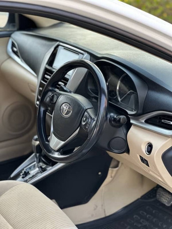 toyota-yaris-cvt-15-full-option-2022-big-8