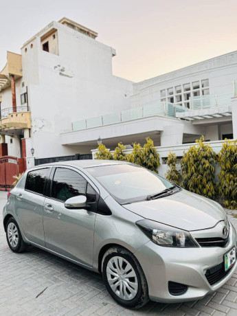 toyota-vitz-2013-model-2017-own-name-exellent-condition-03006622950-big-3