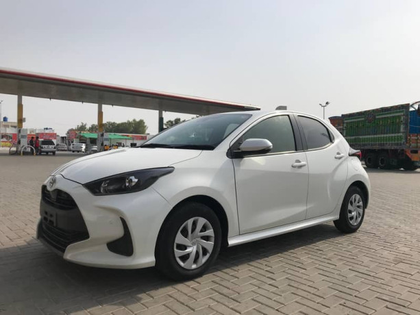 yaris-2125-hatchback-unregistered-pearl-white-4-grade-65k-km-japan-big-2