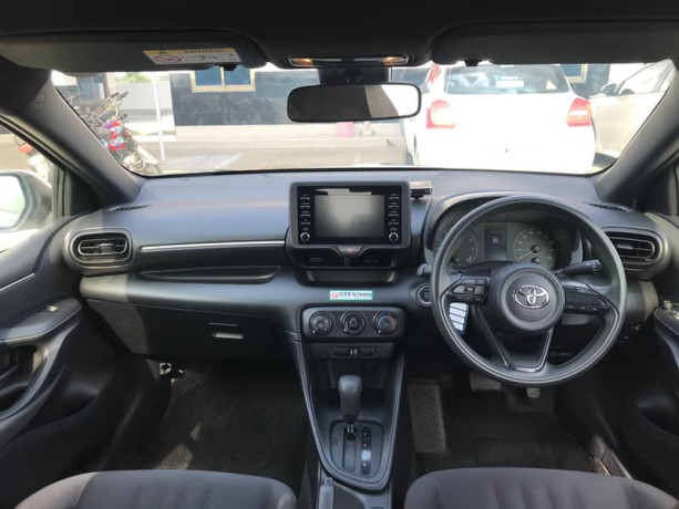 yaris-2125-hatchback-unregistered-pearl-white-4-grade-65k-km-japan-big-3