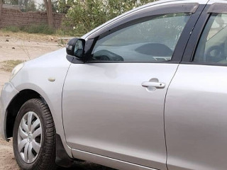 toyota-belta-2011