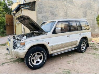 mitsubishi-pajero-1993